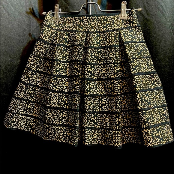 NWT Guess Golden Baroque Pattern Winter skirt - Picture 1 of 7